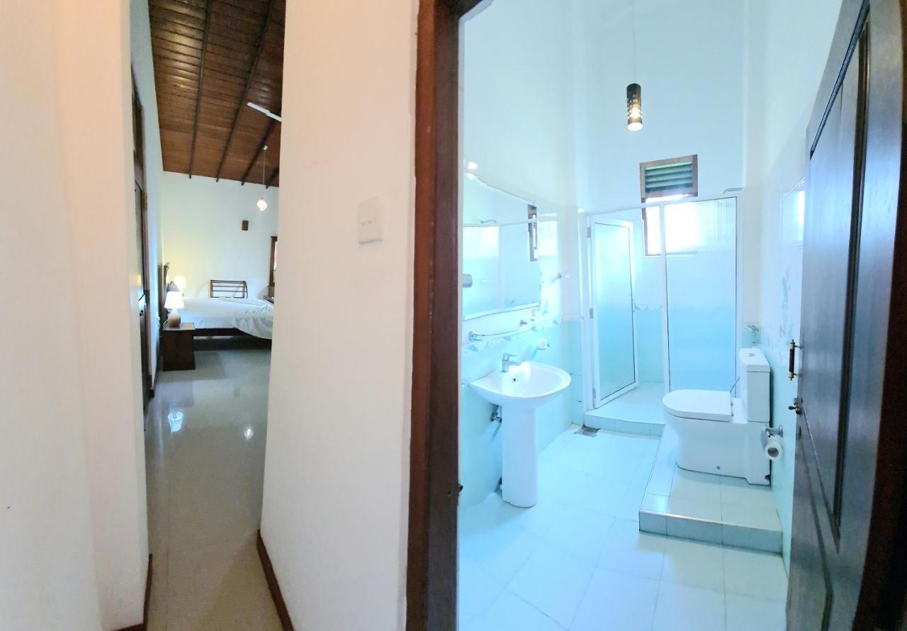 Eramudugaha Golden Relax Villa With Pool, Restaurant & European Service מראה חיצוני תמונה